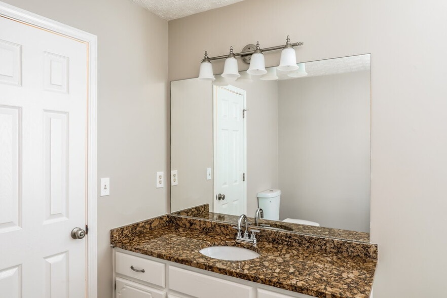 Building Photo - 172 Williamsburg Way