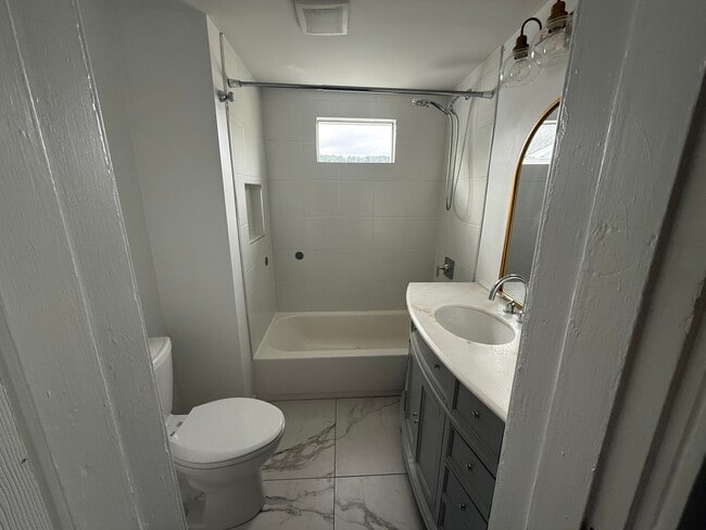 Primary Photo - 5405 Carnegie St