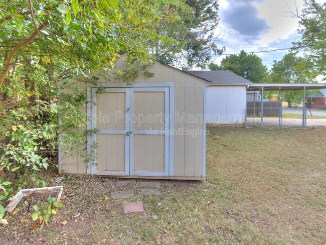 Building Photo - 402 Babb Dr