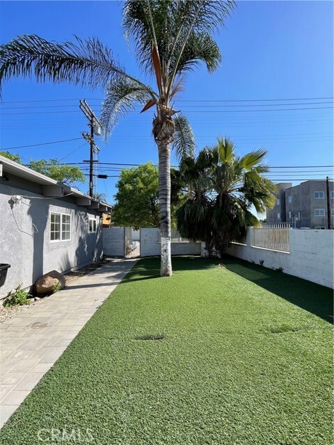 Building Photo - 11571 Archwood St