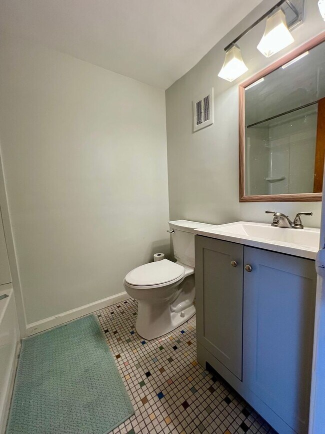 Building Photo - 7201 Devon St