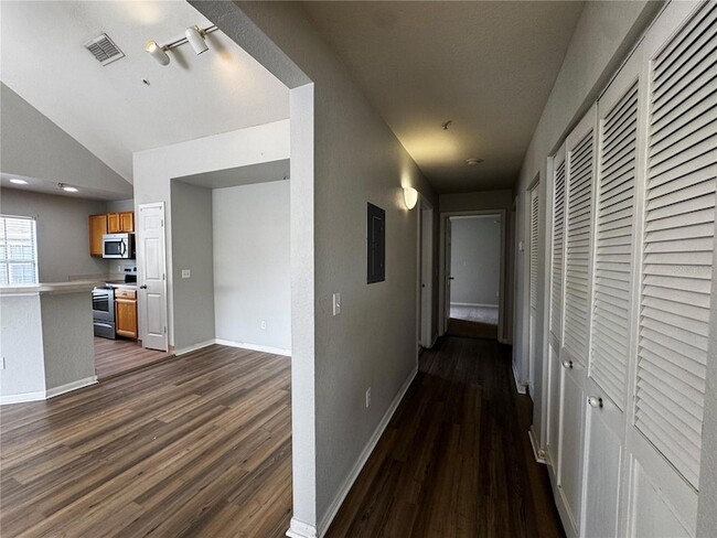 Building Photo - 9141 Lee Vista Blvd