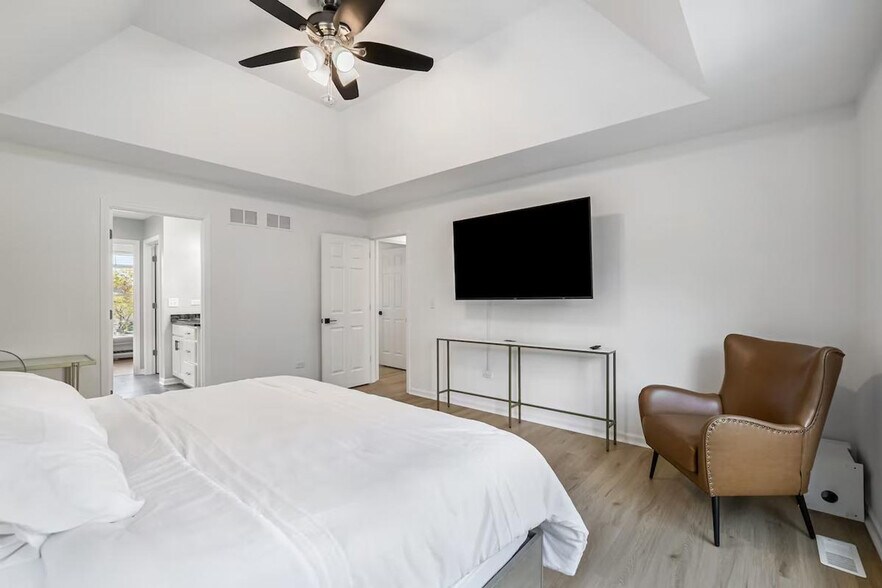 Building Photo - 705 N Garfield St