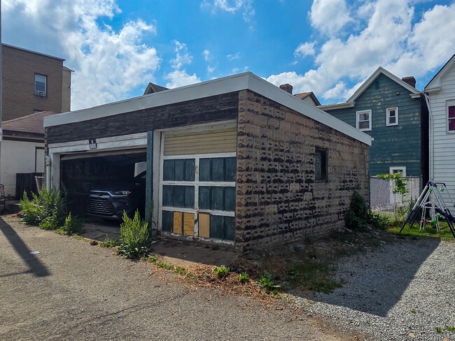 Building Photo - 346 E 12th Ave
