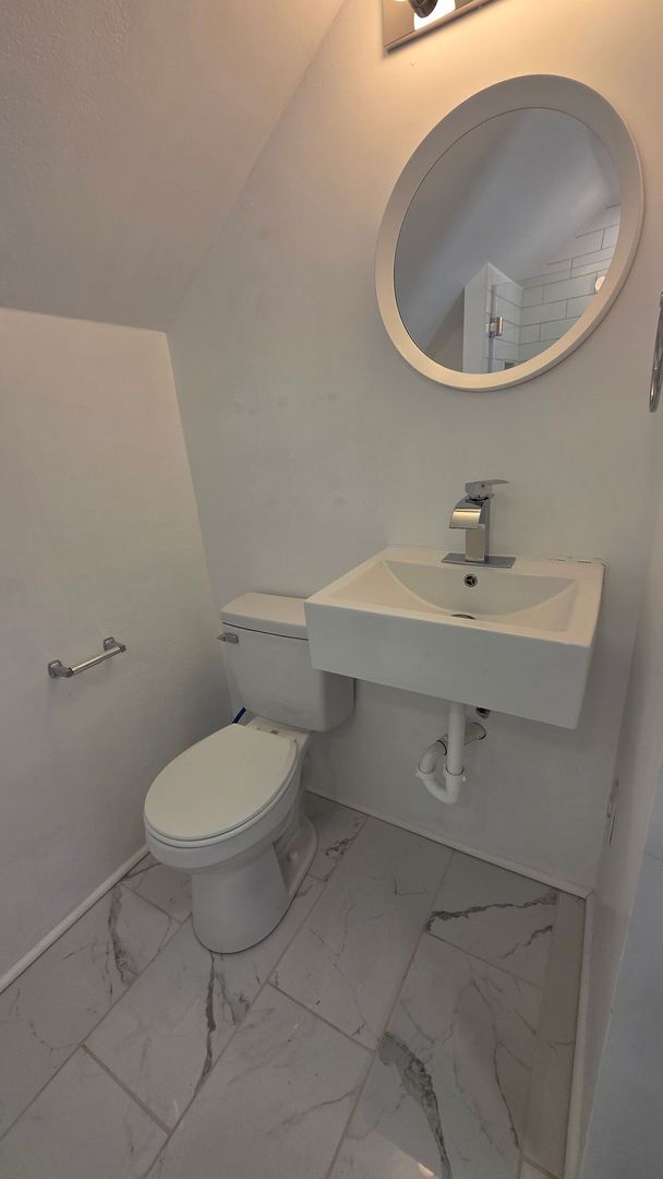 Building Photo - Norman Studio Apartment