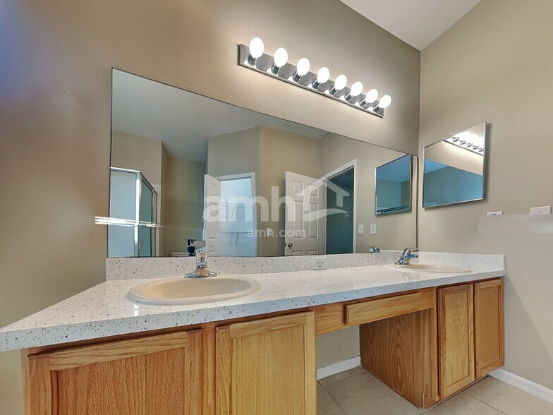 Building Photo - 1345 Brooke View Dr