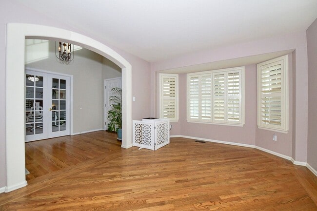 Building Photo - Spacious 2-Story with Mountain Views School District-20