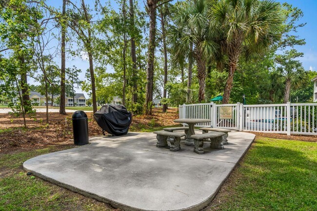 Building Photo - 686 Riverwalk Dr