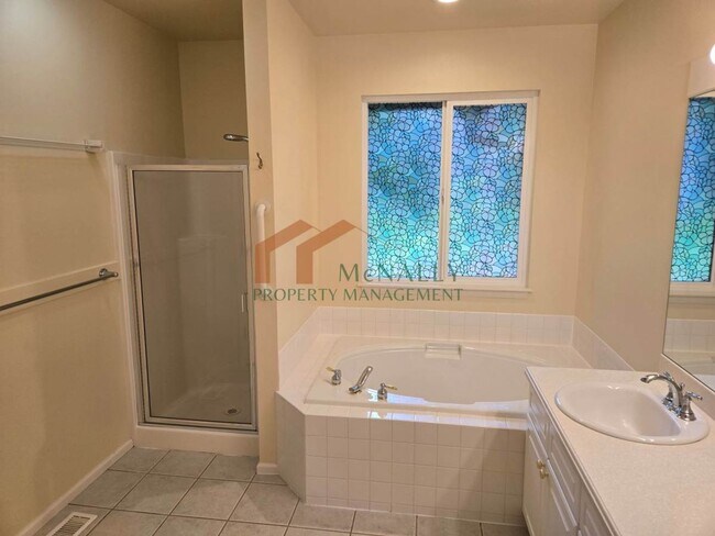Building Photo - Spacious 3-Bedroom Home in the Gated Bridge Estate Community
