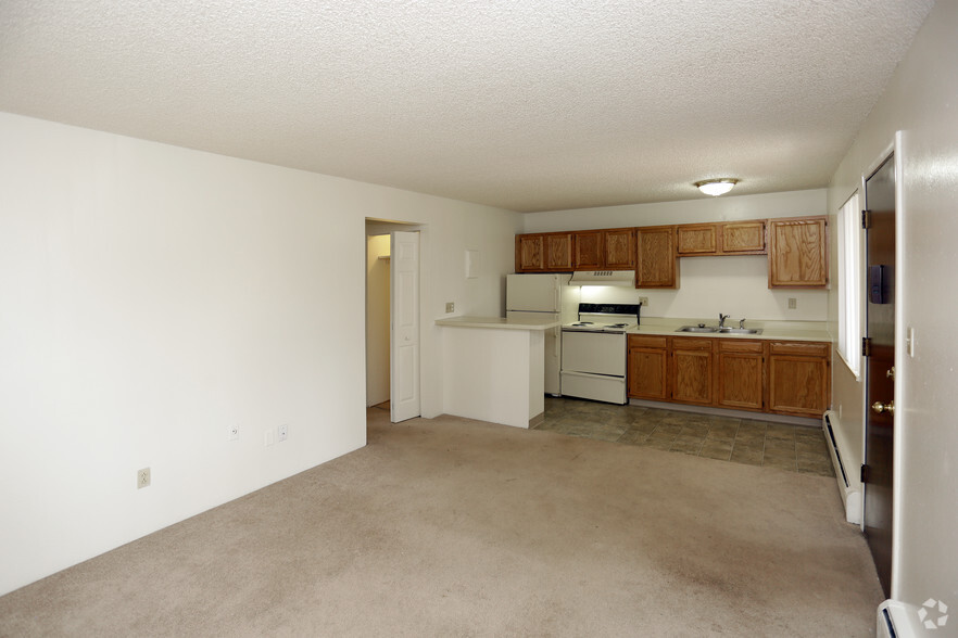 1BR, 1BA - 528 SF - Garden Pines