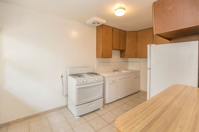 Building Photo - 25 19th Ave