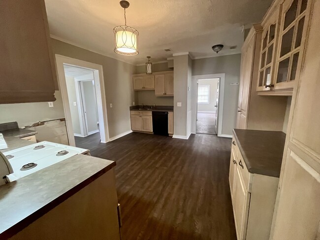 Building Photo - 305 Warpath Rd