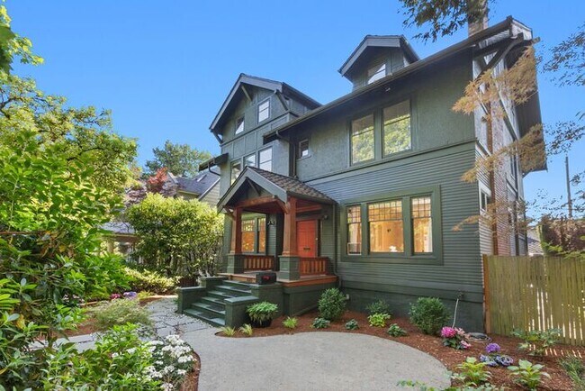 Building Photo - Stunning 1909 Craftsman w/ AC in Coveted Capitol Hill