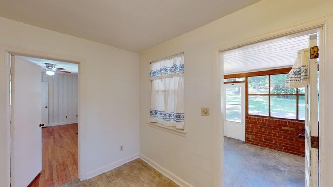 Building Photo - Cute 3 bedroom, 1 bath home tucked in a quiet cul-de-sac