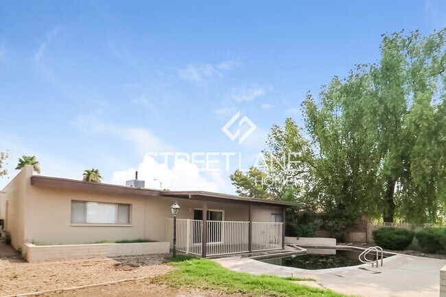 Building Photo - Charming 4 bedroom POOL home in Phoenix!