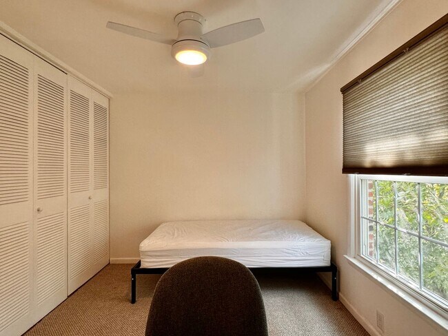 Building Photo - Renovated Condo near Stonefield Shopping! Gorgeous & ready for move in now!