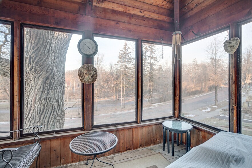Building Photo - 111 W Minnehaha Pky