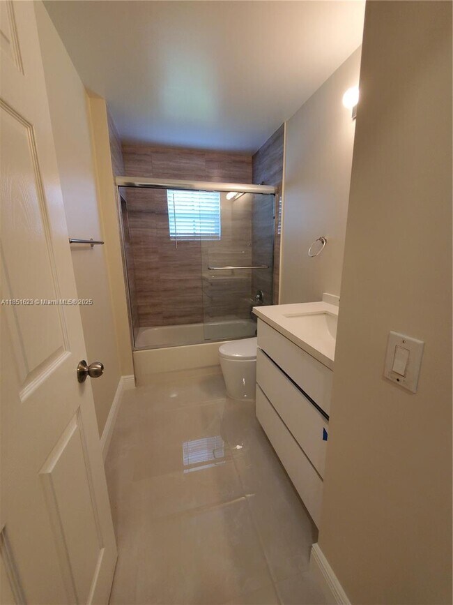 Building Photo - 858 Briar Ridge Rd