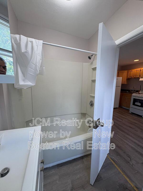 Building Photo - 3 Sunderland St