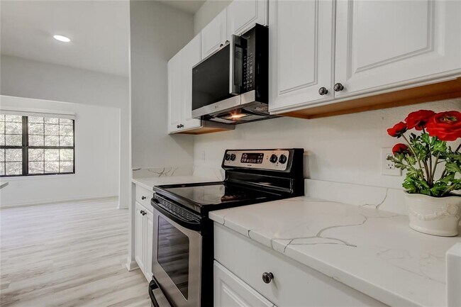 Building Photo - 2107 Portofino Pl