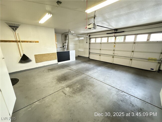 Building Photo - 3981 Lone Mesa Dr