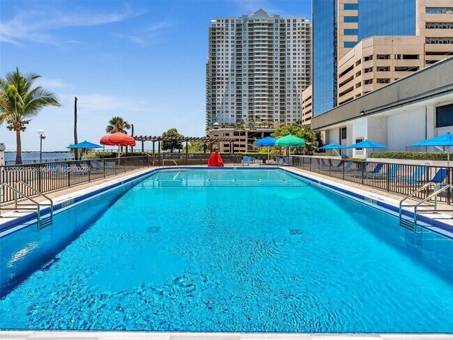 Building Photo - 825 Brickell Bay Dr