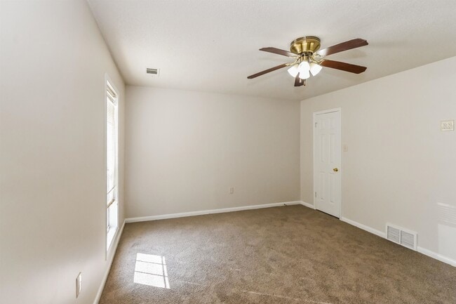 Building Photo - 5819 Garden Ridge Dr