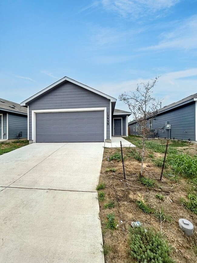 Building Photo - 3-Bedroom Home in a Quiet Neighborhood / P...