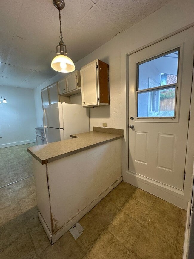 Building Photo - 1405 Canby St