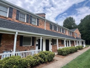 Building Photo - 1336 Green Oaks Ln