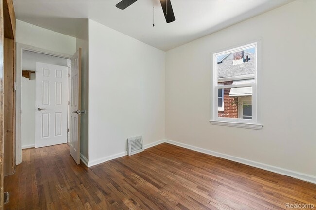 Building Photo - 15450 Lola Dr