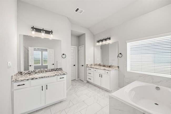 Building Photo - 11909 Primrose Creek Trail