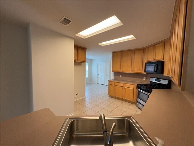 Building Photo - 2430 Floral Ridge Dr