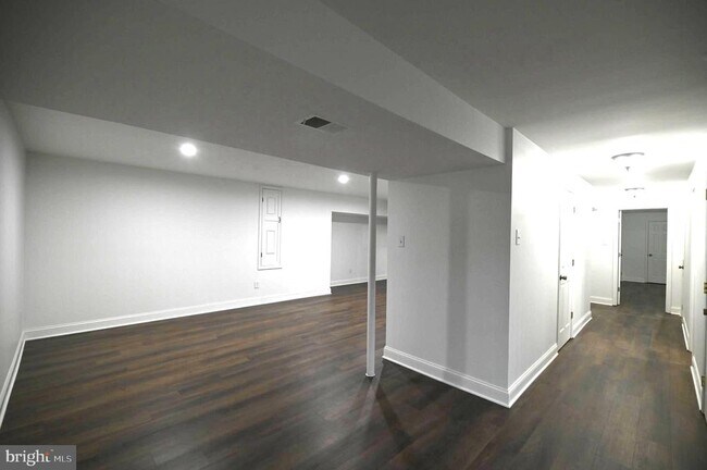 Building Photo - 7609 Croydon Pl