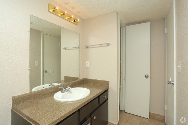 1BR - 700SF - Bathroom - Boca Vista Apartments