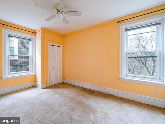 Building Photo - 132 Lauriston St