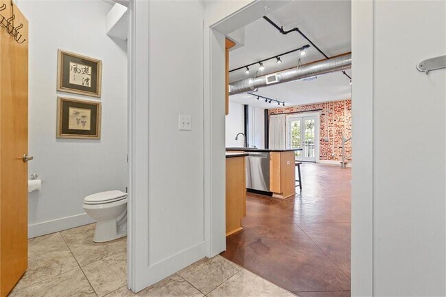 Building Photo - 412 Dauphin St