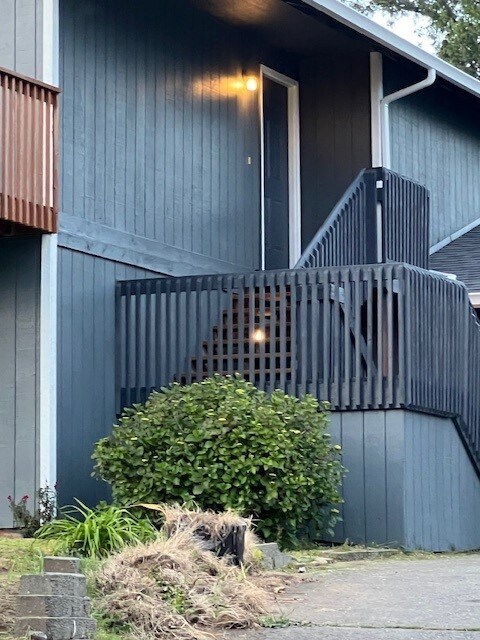 Building Photo - 1421 Bradley St