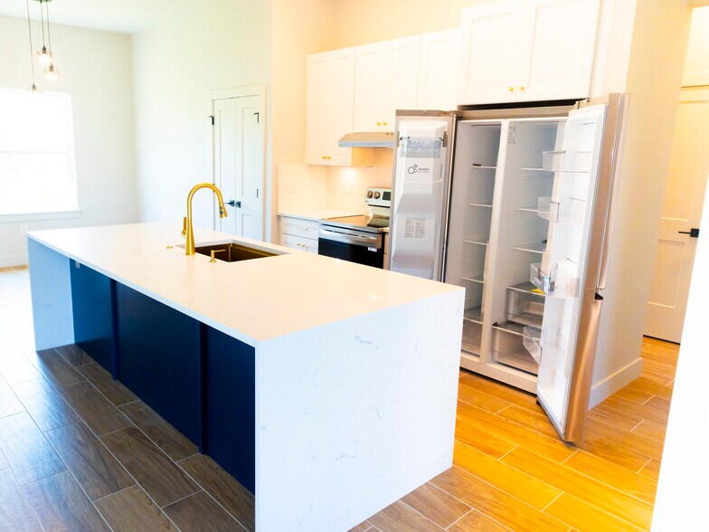 Building Photo - 14073 Naylor Ave
