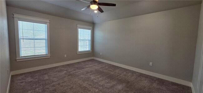 Building Photo - 995 Jameson St