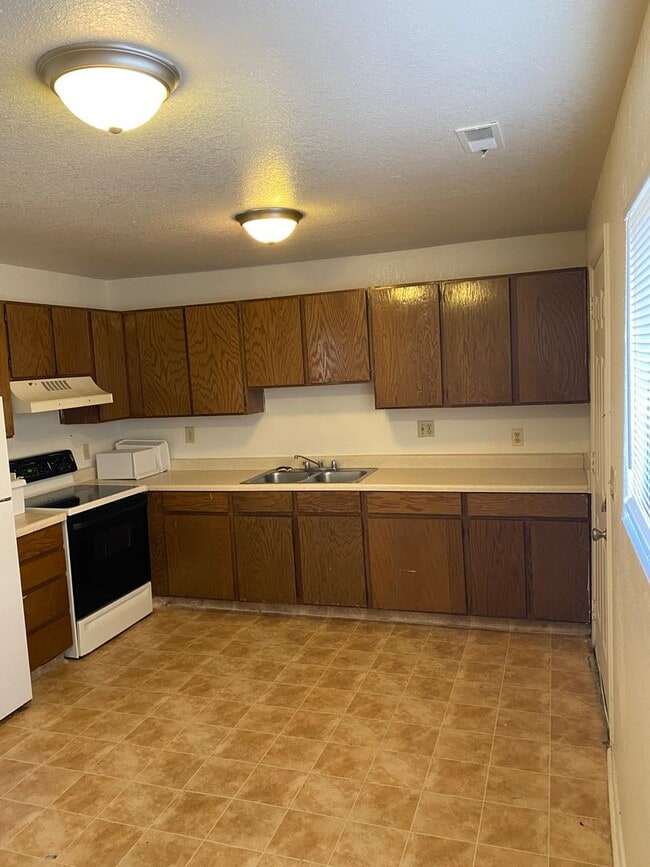 Building Photo - 439 S 200 E