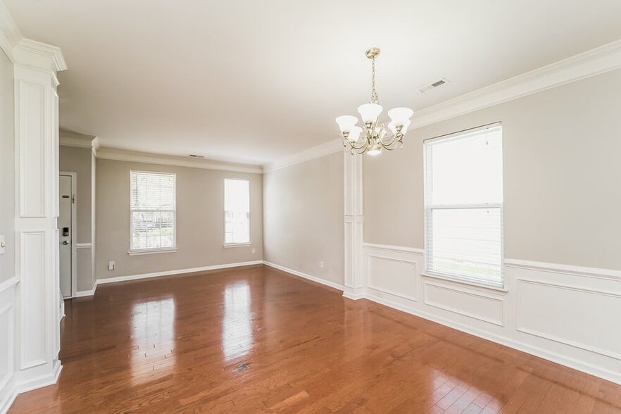 Building Photo - 620 Wrayhill Dr