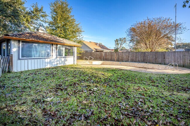 Building Photo - 3 Bedroom 2 Bath Back Bay Luxury Rental Home