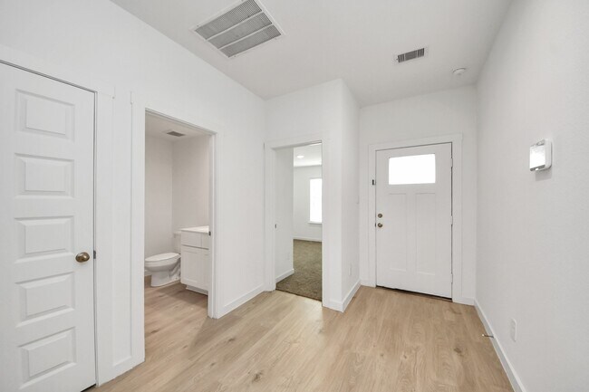 Building Photo - 1618 Westway Dr