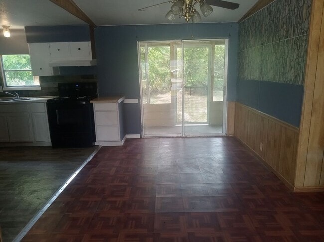 Building Photo - 7566 Peyraud Dr