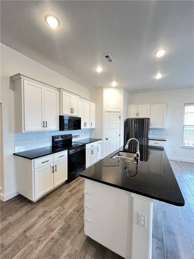 Building Photo - 2060 Periwinkle Pl