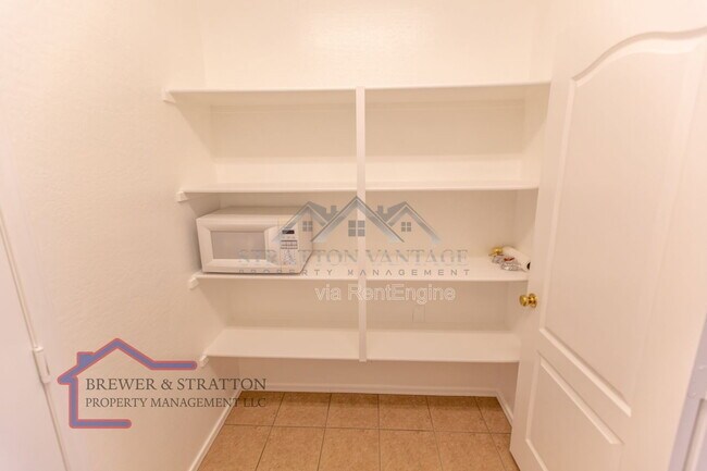 Building Photo - 6427 S 71st Dr