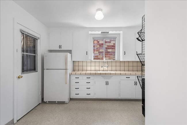 Building Photo - 3129 Fernside Blvd