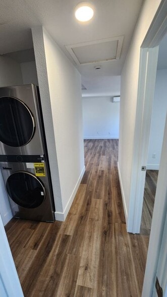 Building Photo - 988 El Camino Dr