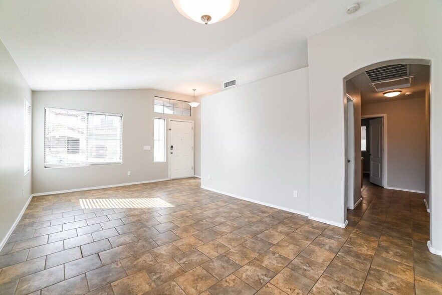 Building Photo - 3510 W Thurman Dr